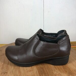 Dansko lynn Womens size 39 shoes brown leather slip on wedge comfort clogs